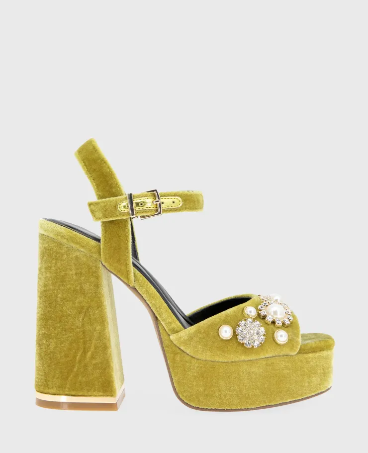 Dolly Charms Velvet Platform Sandal>Kenneth Cole Outlet