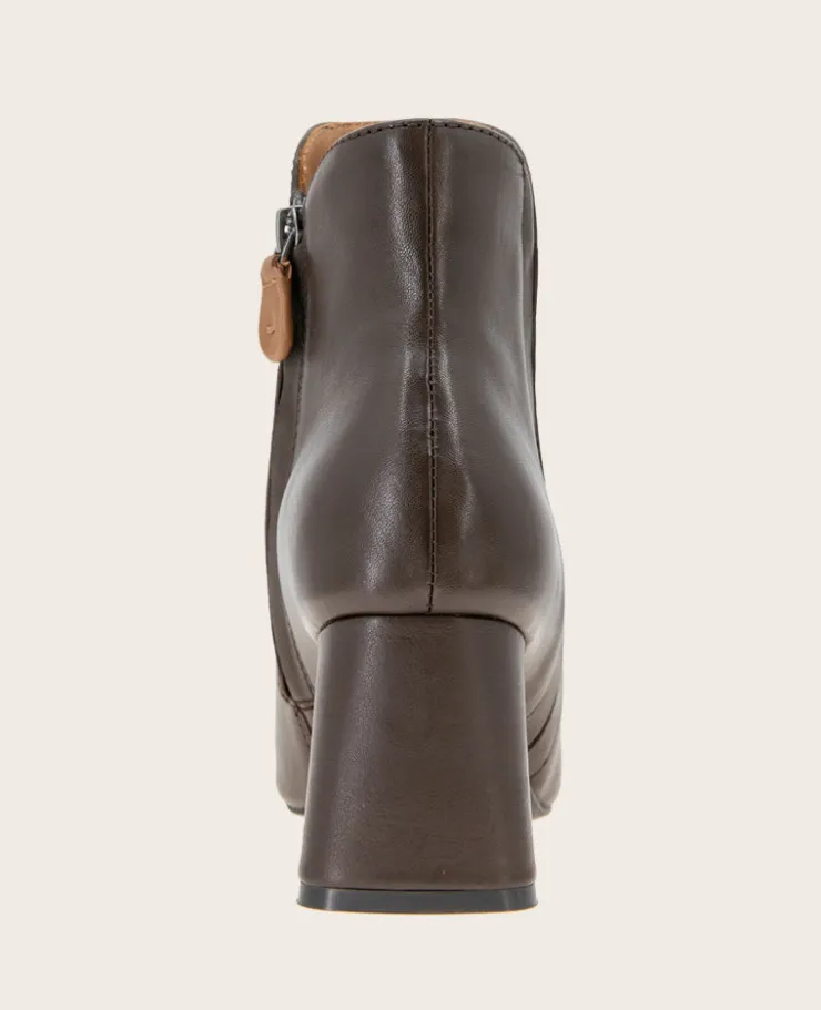 GENTLE SOULS - Danbury Leather Double Gore Heel Boot>Kenneth Cole Hot