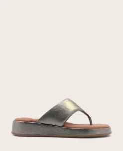 GENTLE SOULS - Daya Metallic Thong Sandal>Kenneth Cole Outlet
