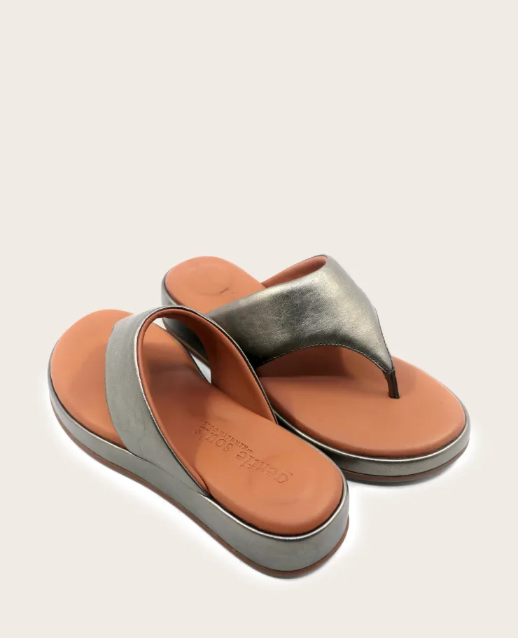 GENTLE SOULS - Daya Metallic Thong Sandal>Kenneth Cole Outlet