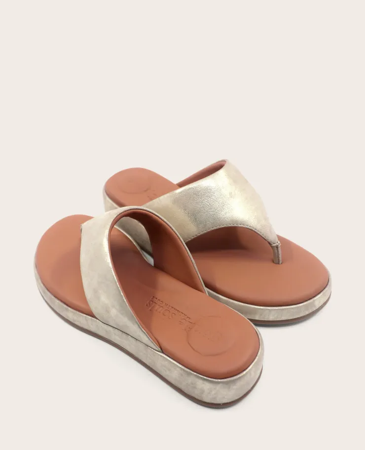GENTLE SOULS - Daya Metallic Thong Sandal>Kenneth Cole Online