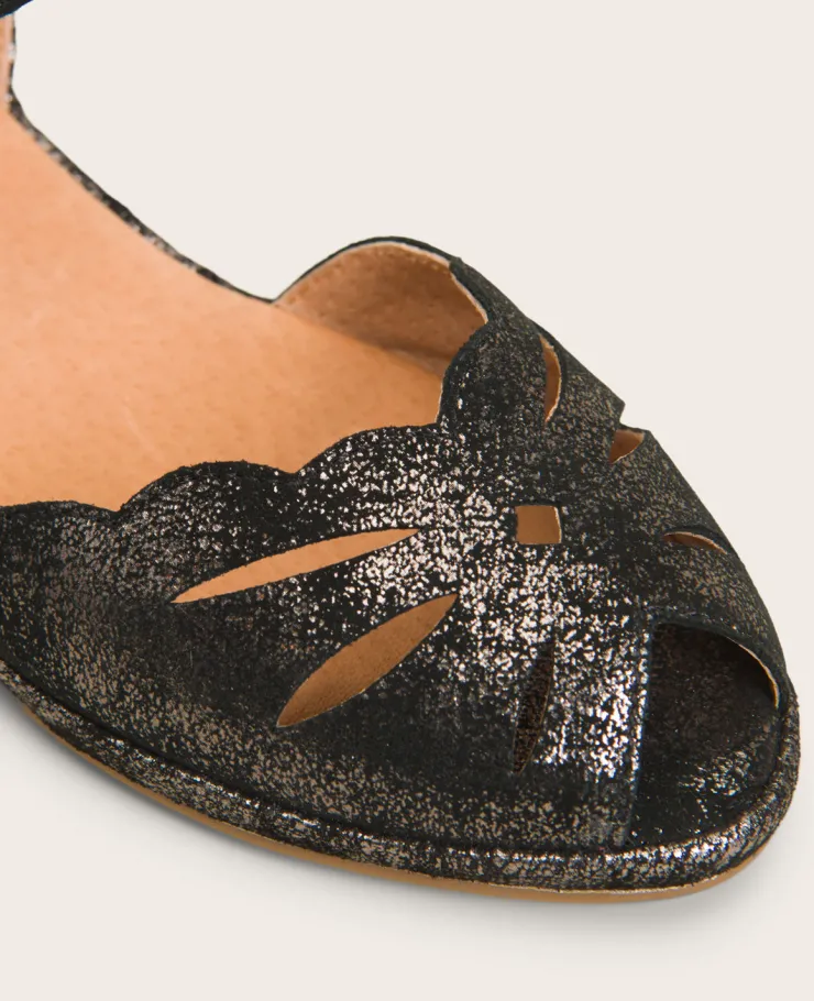GENTLE SOULS - Lily Moon Ankle Strap Sandal>Kenneth Cole Sale