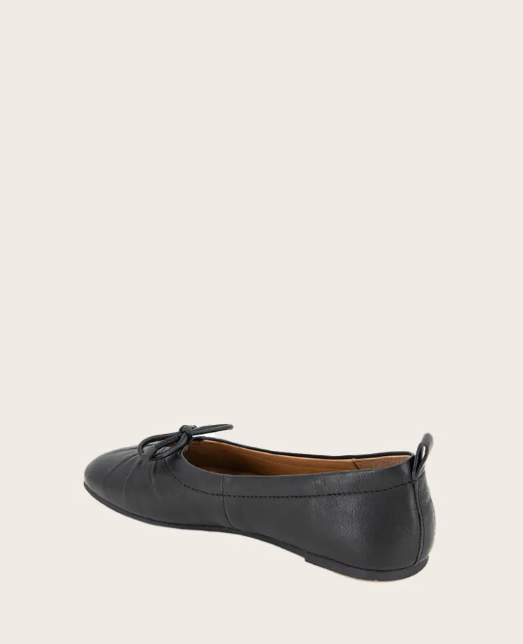GENTLE SOULS - Marilyn Leather Pleated Ballet Flat>Kenneth Cole