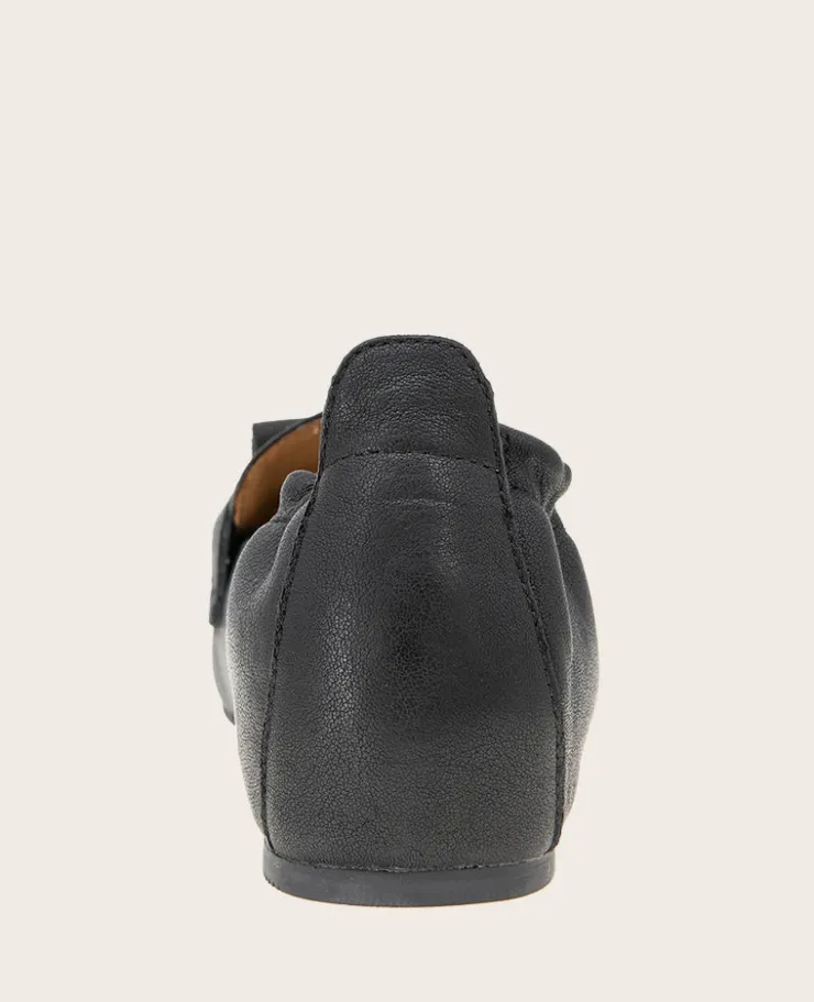 GENTLE SOULS - Scotty Tassel Leather Loafer>Kenneth Cole Outlet