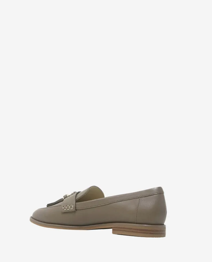 Lyra Leather Loafer>Kenneth Cole Outlet