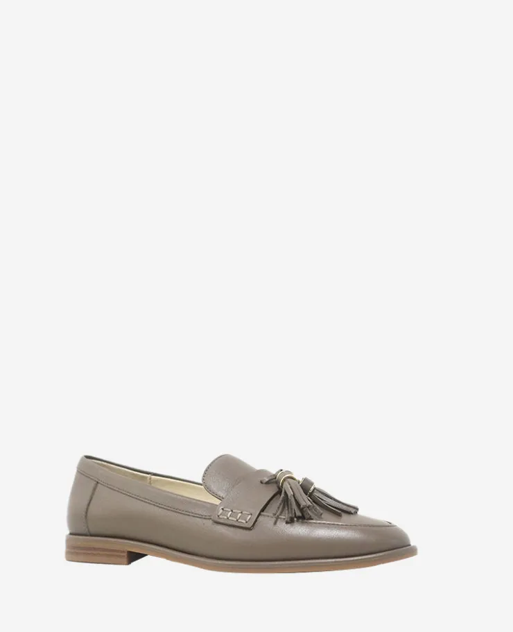 Lyra Leather Loafer>Kenneth Cole Outlet