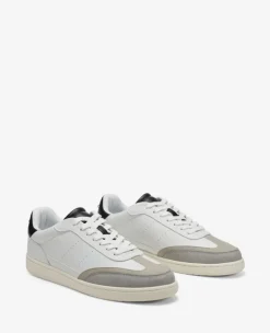 REACTION - Elliot Sneaker><noscript><img width=