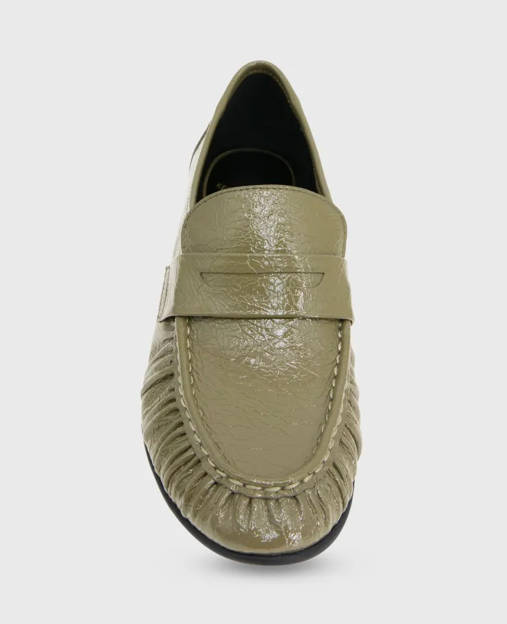 Reece Crinkle Patent Penny Loafer>Kenneth Cole Online