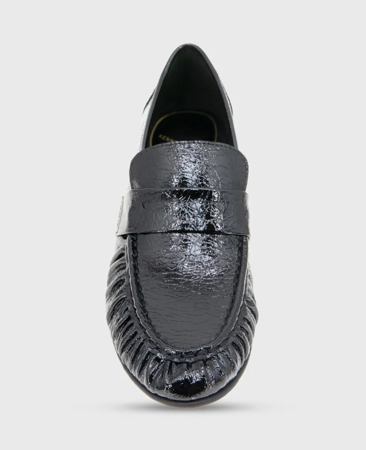 Reece Crinkle Patent Penny Loafer>Kenneth Cole