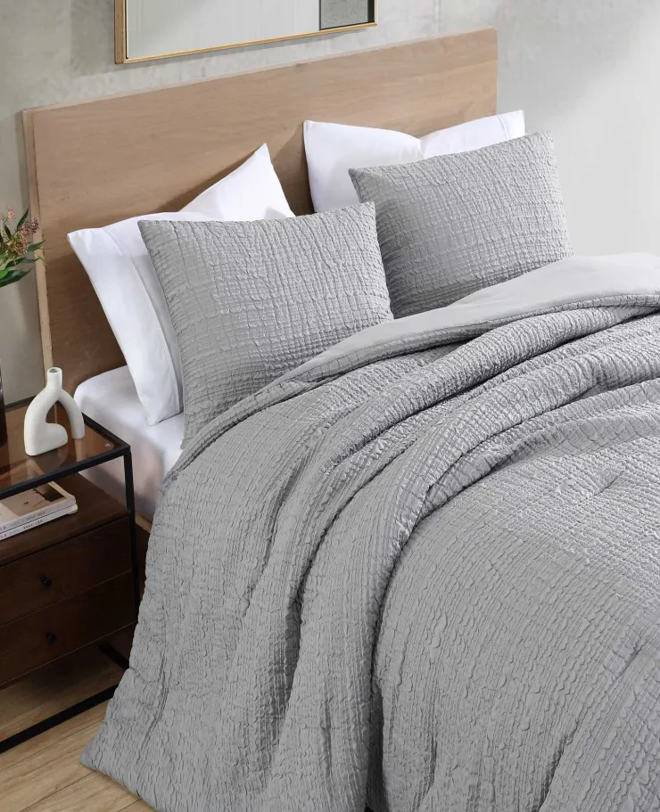 Serenity Wavy Lines Comforter Set>Kenneth Cole Best