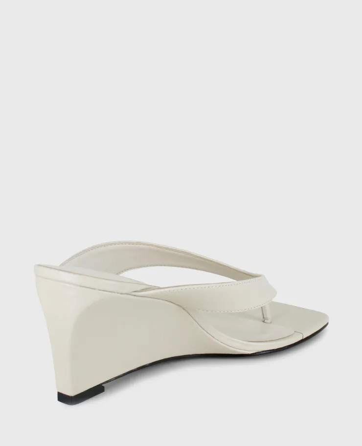 Susannah Leather Thong Wedge Sandal>Kenneth Cole Sale