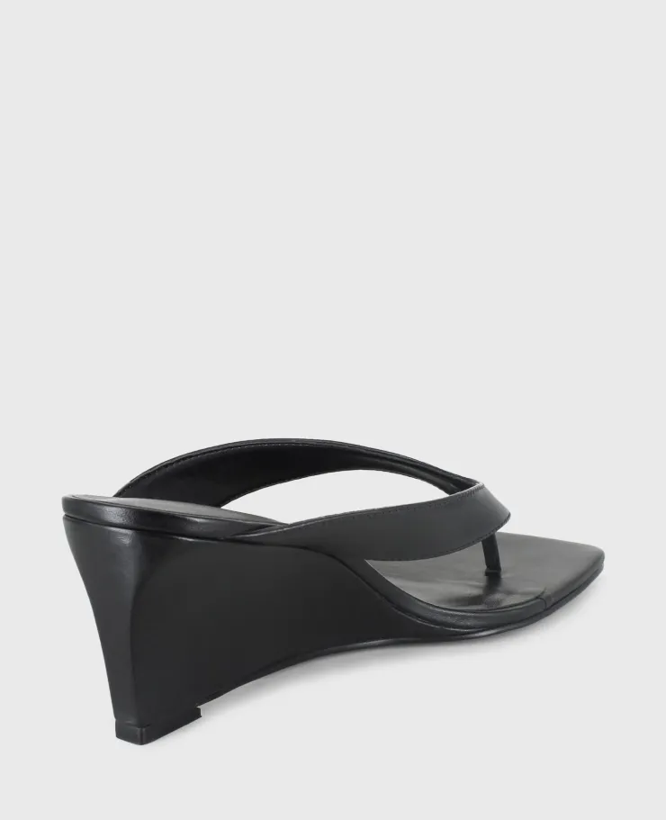 Susannah Leather Thong Wedge Sandal>Kenneth Cole Outlet